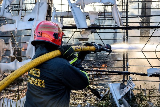 Новини Харкова: пожежу в ангарі Слобідського району ліквідовано